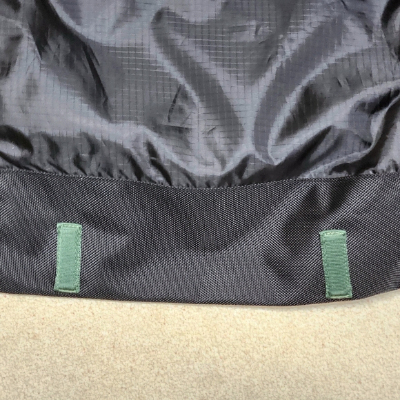 Targus Unofficial Messenger Case fits 16 inch Laptop Colors Black & Green - Picture 15 of 15